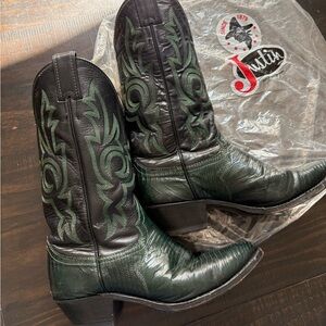 Vintage Justin cowboy boots in lizard green✨